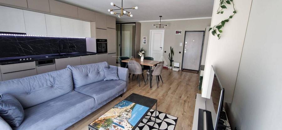 Apartament cu 3 camere semidecomandat în Florești