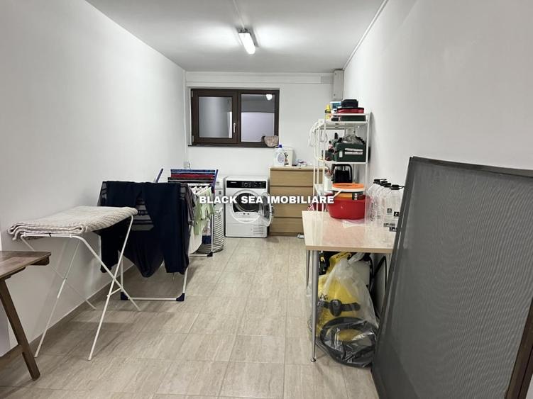 Casă individuală cu 7 camere cu Canalizare în Central
