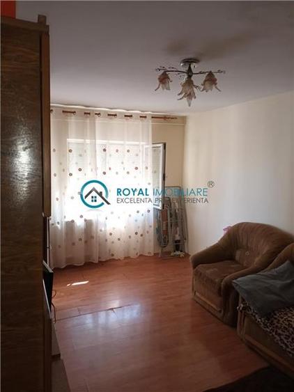 Apartament cu 2 camere decomandat în Enachiță Văcărescu