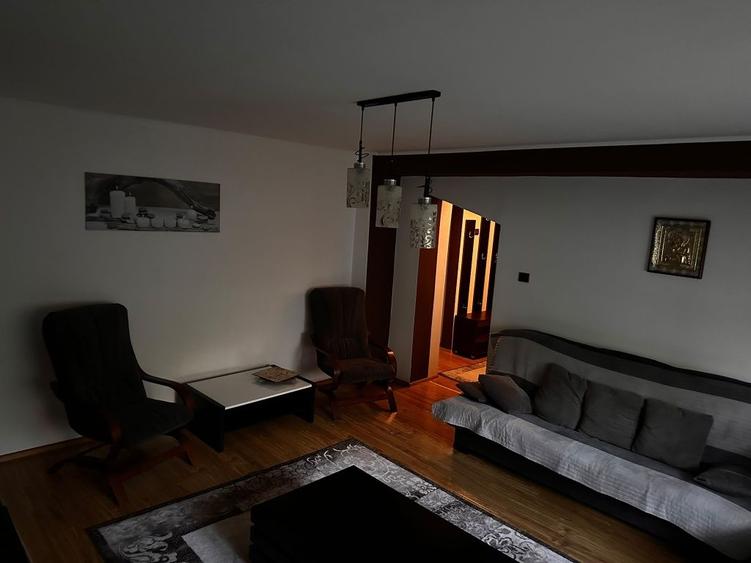 Apartament cu 3 camere decomandat în Exterior Vest