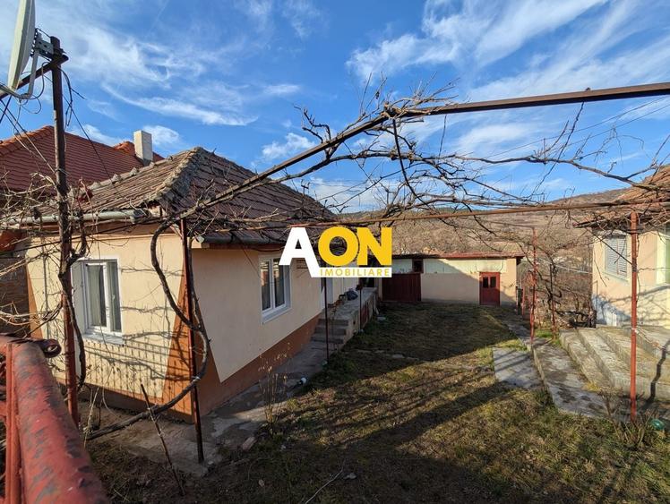 Casă individuală cu 3 camere cu Canalizare în Hăpria