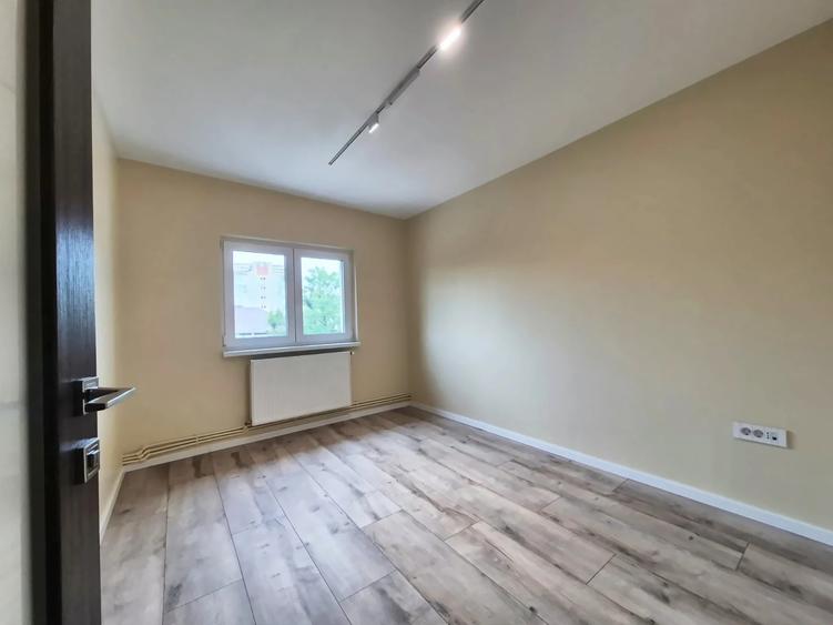 Apartament cu 3 camere decomandat în Canta