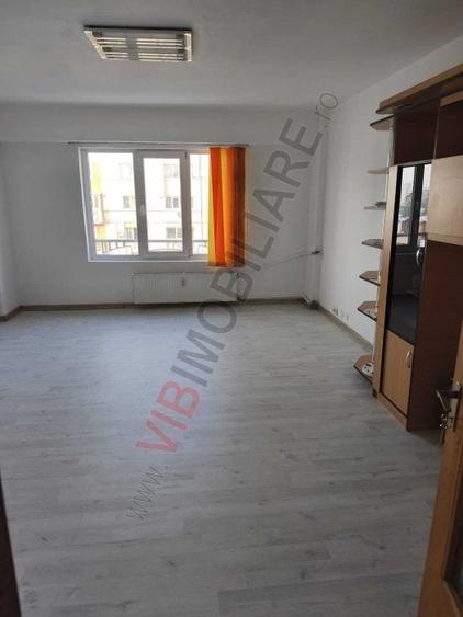 Apartament cu 3 camere decomandat în Calea Călărașilor