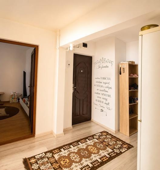 Apartament cu 3 camere decomandat, mobilat în Sud