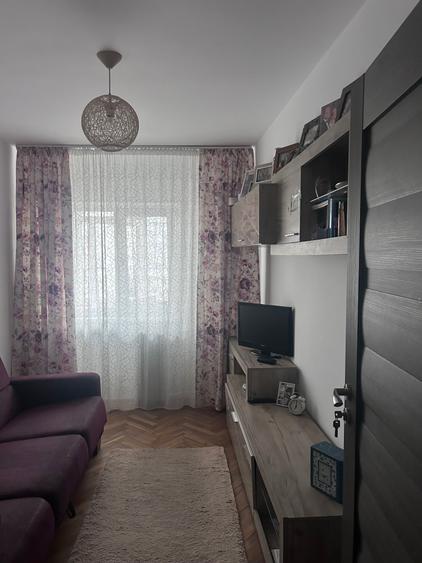 Apartament cu 4 camere decomandat în Dacia