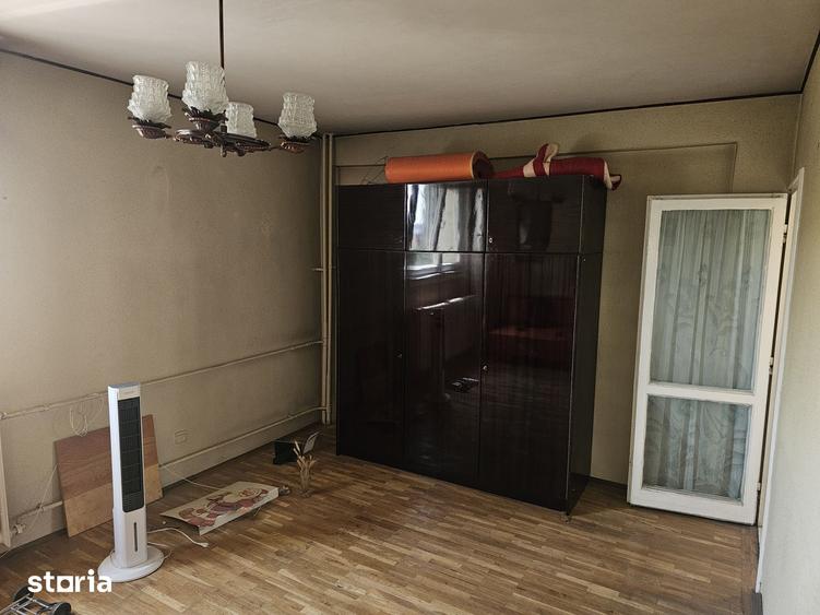 Garsonieră decomandată în Tei