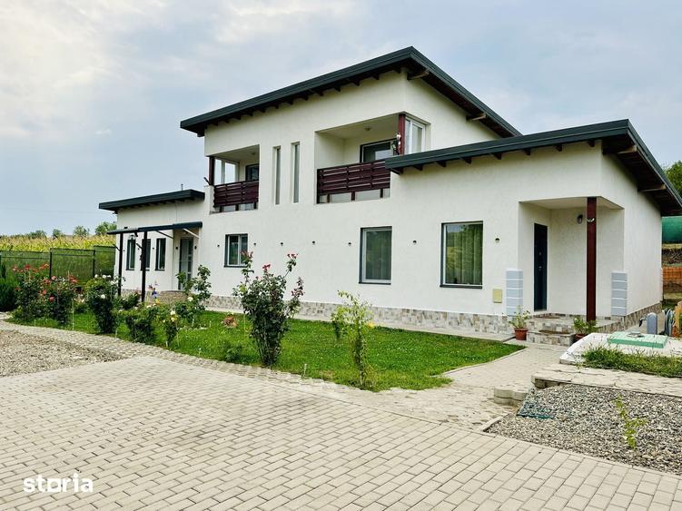 Casă cu 6 camere cu Teren 717 Mp în Holboca