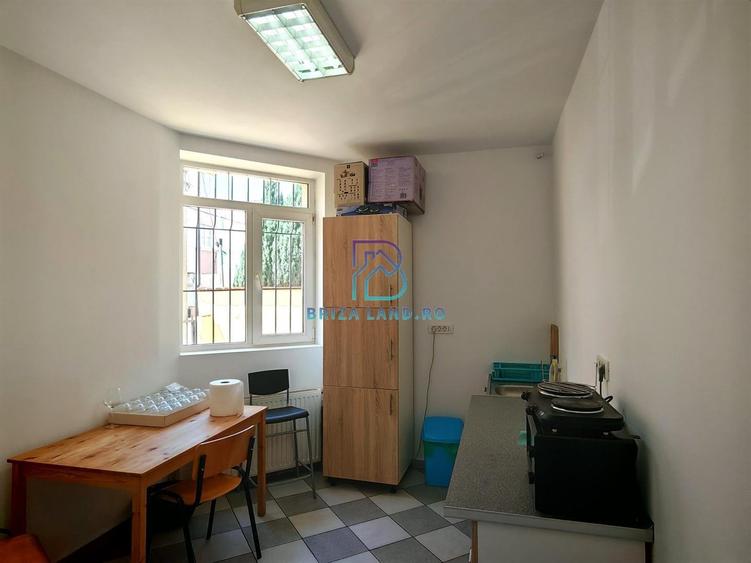 Casă individuală cu 10 camere cu Canalizare în 1 Mai