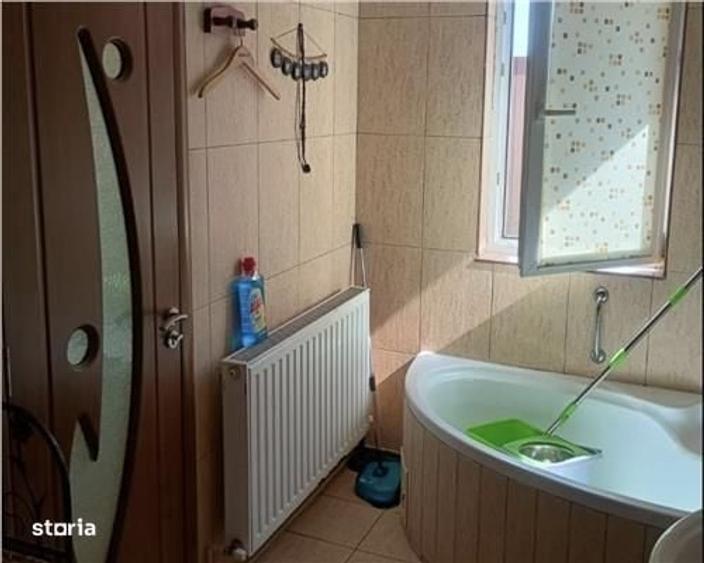 Casă cu 4 camere în Șura Mare
