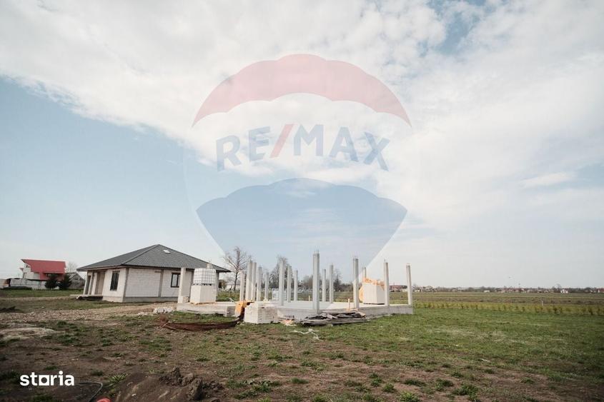 Casă cu 4 camere cu Teren 1000 Mp în Frătăuții Vechi