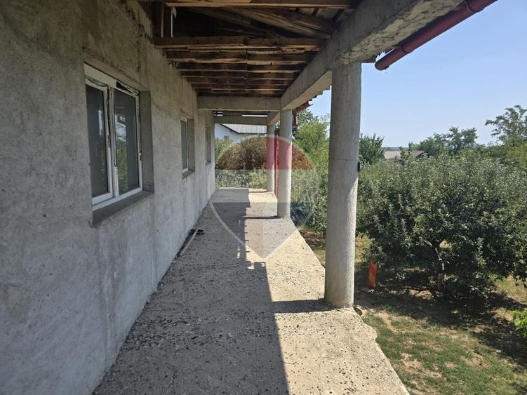 Casă individuală cu 6 camere cu Teren 2600 Mp în Bulbucata