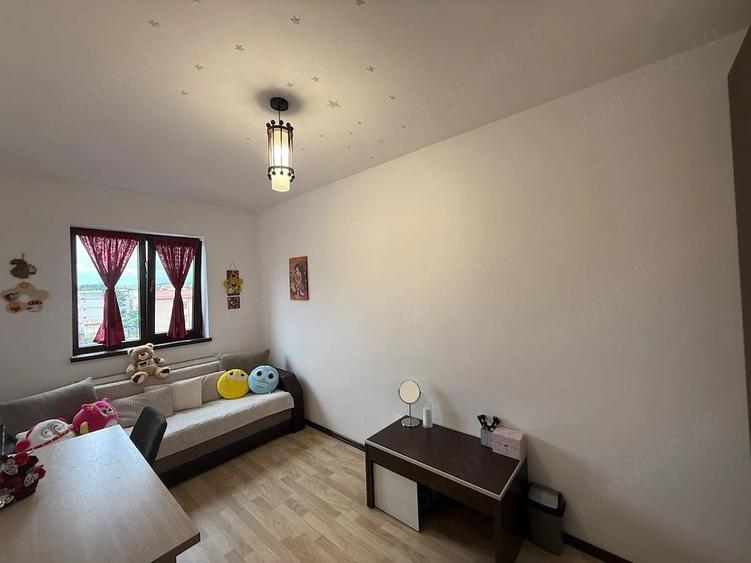 Apartament cu 3 camere decomandat în Gojdu