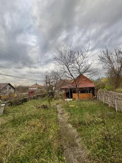 Casă cu 2 camere cu Teren 850 Mp în Uroi