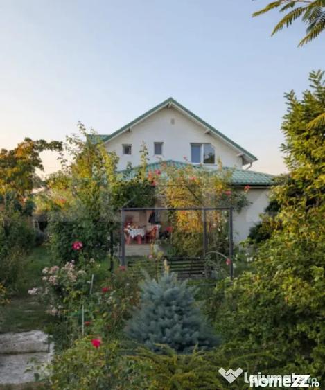 Casă cu 5 camere cu Teren 3837 Mp în Central