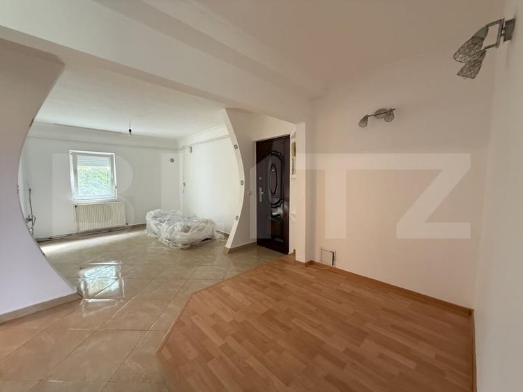 Apartament cu 3 camere decomandat în Micro 16