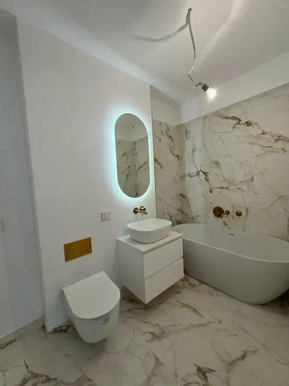 Apartament cu 4 camere semidecomandat în Unirii