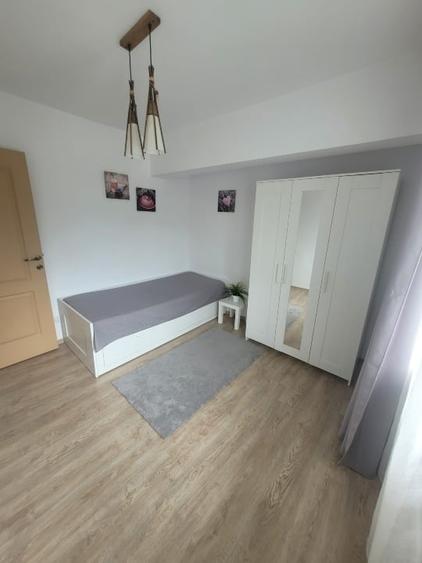Apartament cu 3 camere semidecomandat, mobilat în Calea Victoriei
