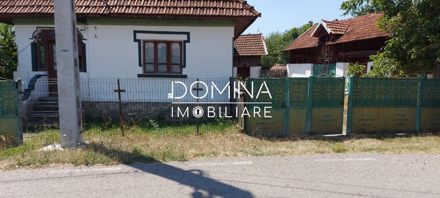 Casă individuală cu 3 camere cu Teren 1583 Mp în Polovragi