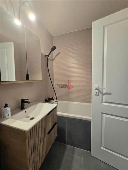 Apartament cu 2 camere decomandat în Parcul Carol