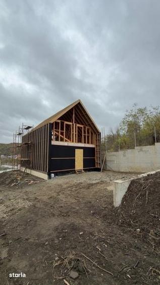 Casă cu 3 camere cu Teren 110 Mp în Coman