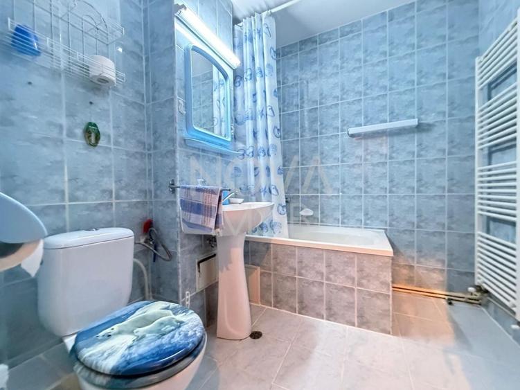 Apartament cu 3 camere decomandat, mobilat în Periferie