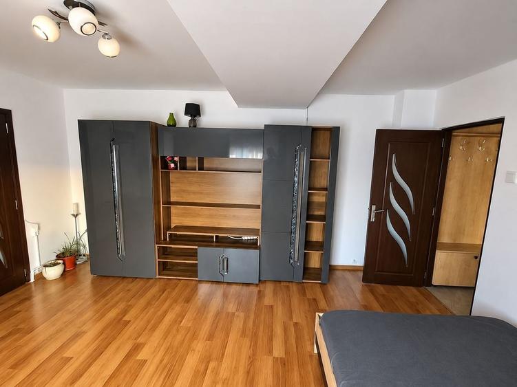 Garsonieră decomandată, mobilată în Complex Studențesc