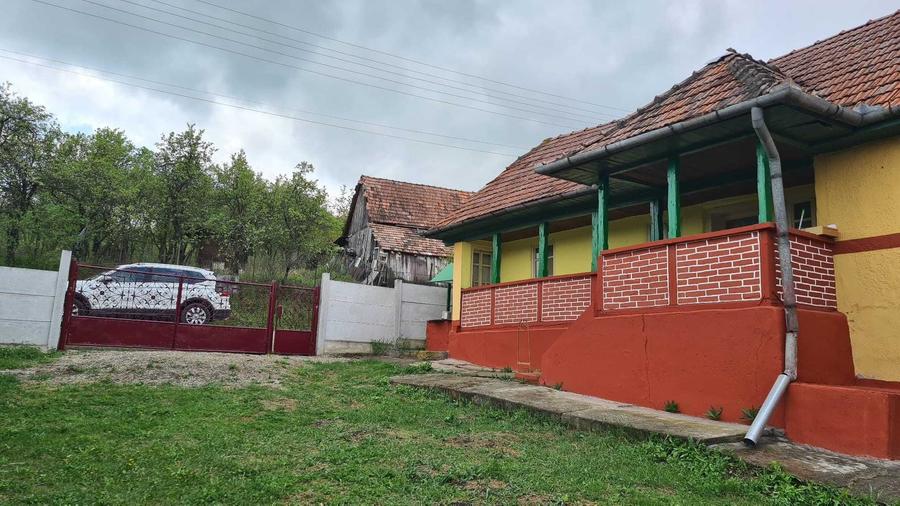 Casă cu 3 camere în Unirea