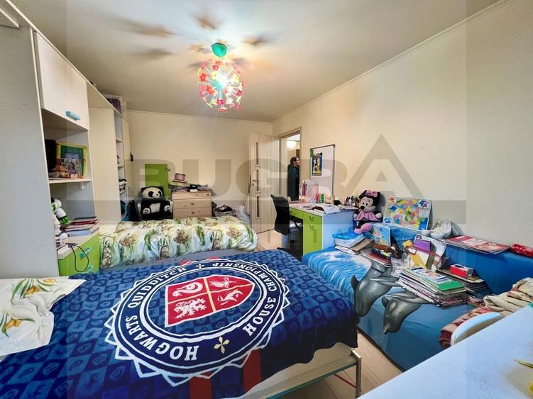 Apartament cu 4 camere decomandat, mobilat în Plopilor