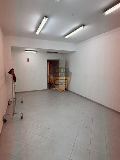 Spațiu comercial, de 323.39999389648 mp, în Central