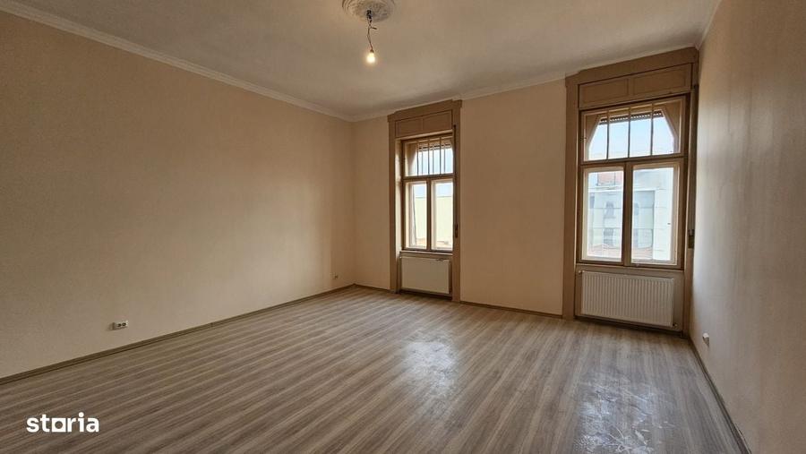 Apartament cu 4 camere în Central