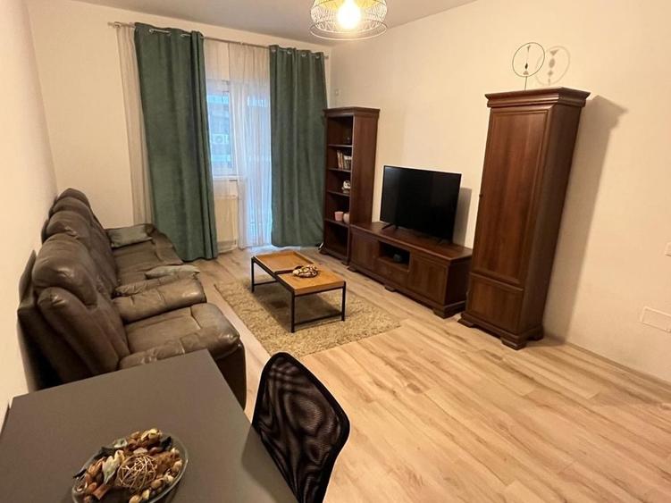 Casă cu 2 camere decomandat în Central