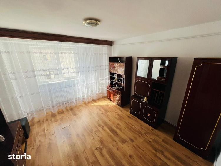 Apartament cu 4 camere decomandat în Central