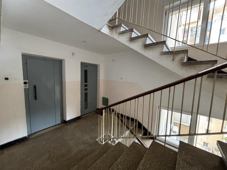 Apartament cu 2 camere semidecomandat în Gara de Nord