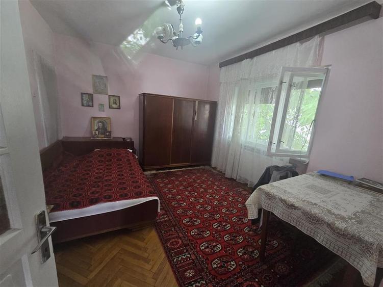 Duplex cu 5 camere cu Canalizare în Central