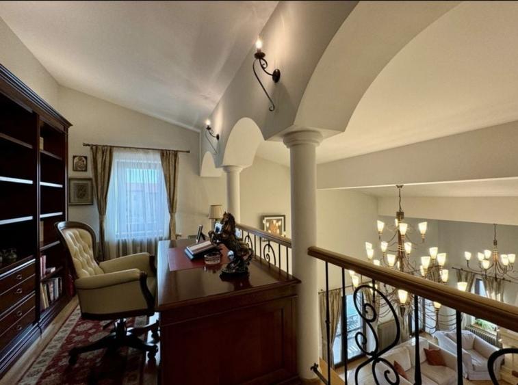 Casă individuală cu 7 camere cu Piscina în Domnești