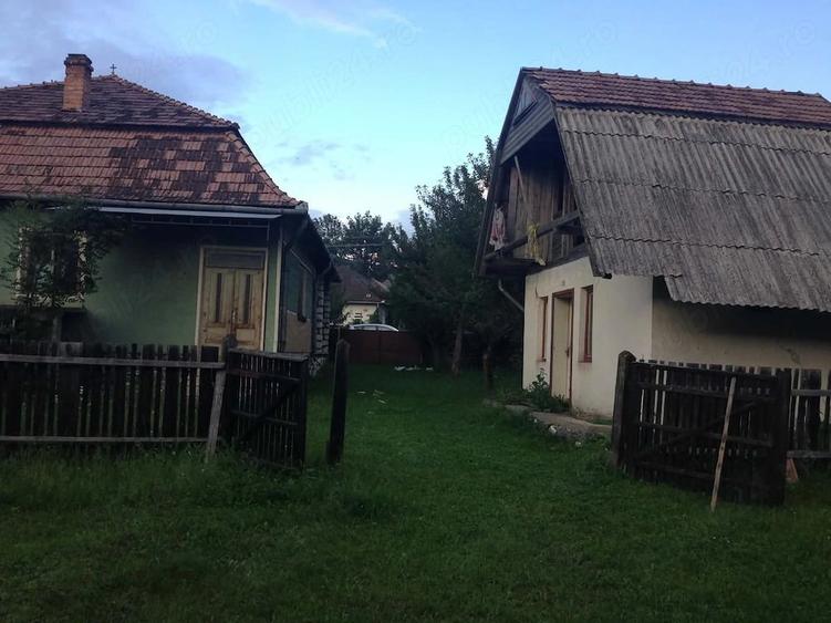 Casă cu Teren 1600 Mp în Lăzarea