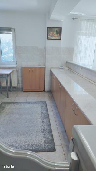 Inchiriez ap. cu 3 camere, 2 balcoane, Zona C.R.Vivo - 4