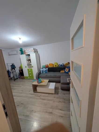 Apartament cu 3 camere decomandat în Spitalul Județean