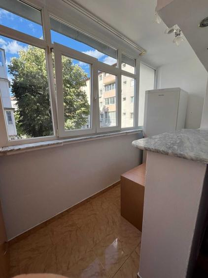Apartament cu 2 camere semidecomandat în Girocului