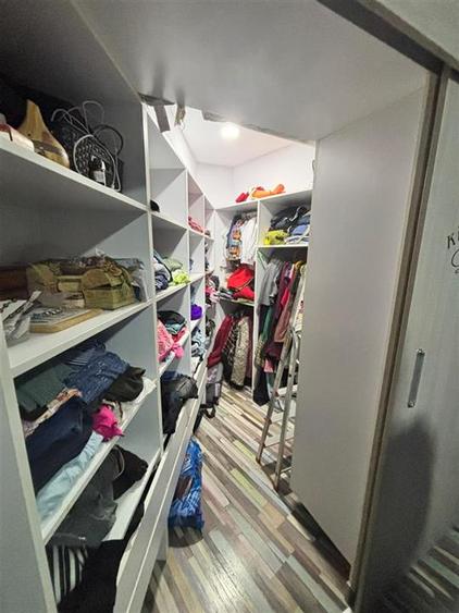 Apartament cu 4 camere decomandat în Cug