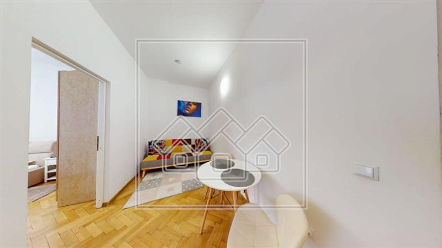 Apartament cu 3 camere semidecomandat în Central