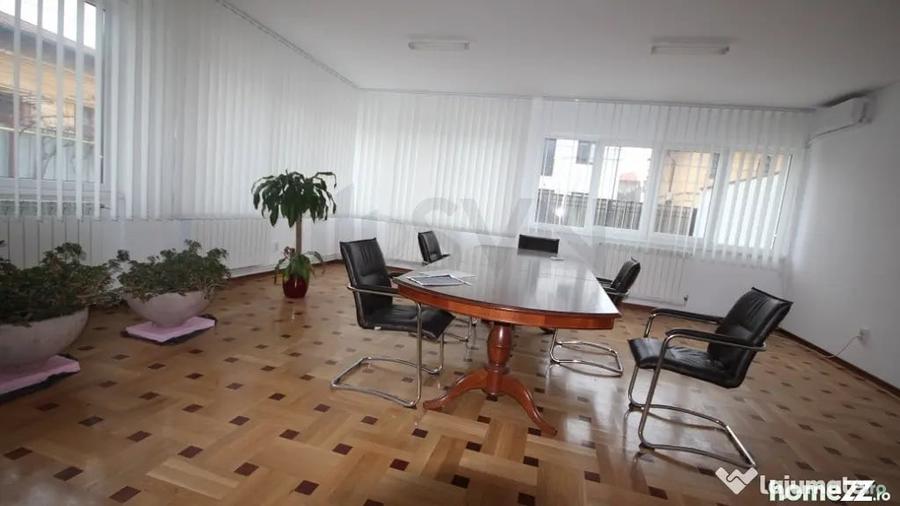 Casă cu 7 camere cu Teren 500 Mp în 1 Mai