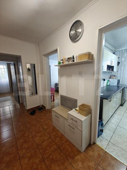 Apartament cu 3 camere semidecomandat, mobilat în Războieni