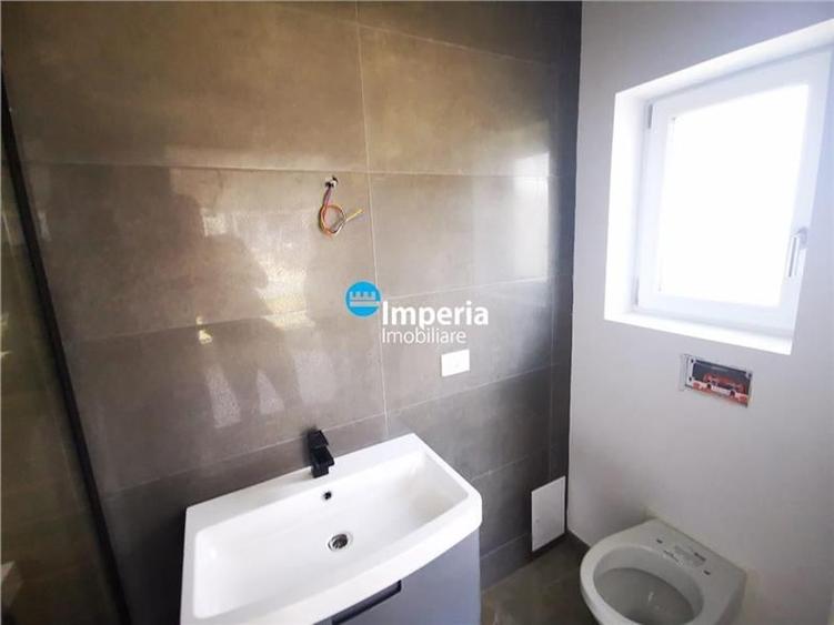 Casă individuală cu 4 camere cu Canalizare în Aroneanu