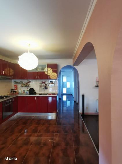 Casă cu 4 camere cu Teren 450 Mp în Central