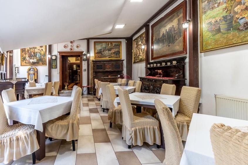 Casă individuală cu 11 camere cu Teren 792 Mp în Central