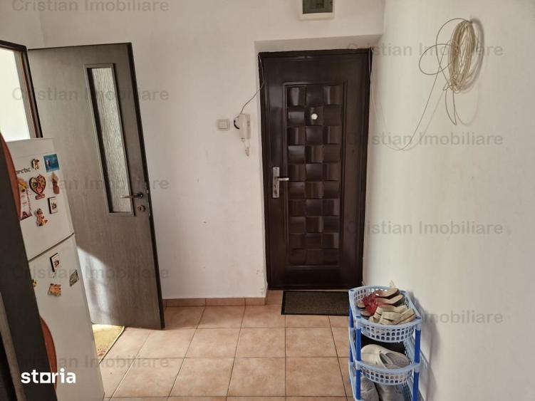 Apartament cu 2 camere semidecomandat în Școlilor