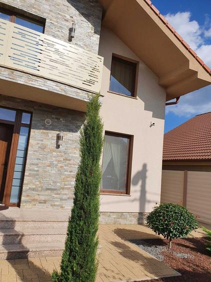 Casă cu 4 camere în Exterior Vest
