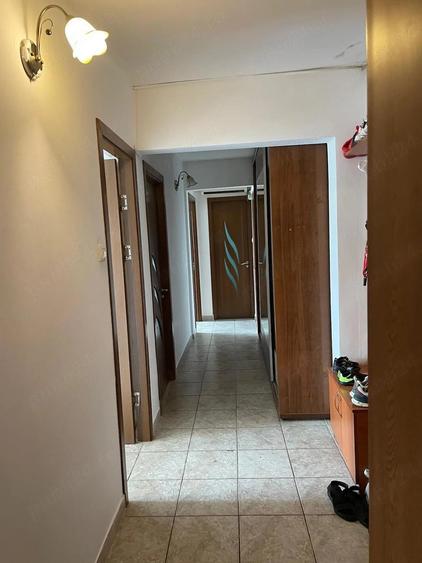 Apartament cu 3 camere decomandat în Sud