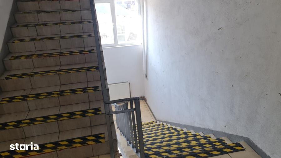 Apartament cu 8 camere în Terezian